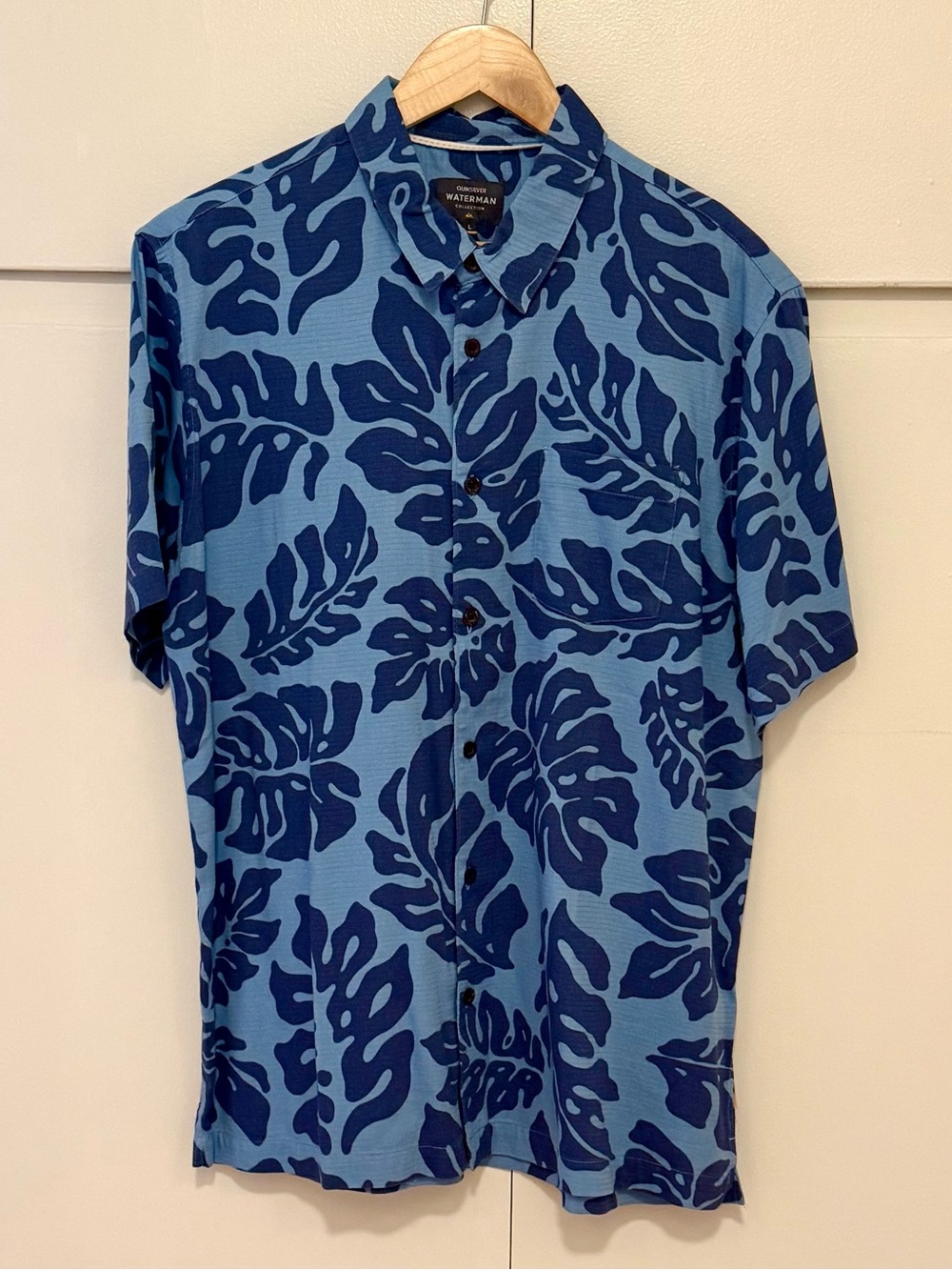 NWT Quicksilver Waterman Print Button Down Shirt / Men's Size L